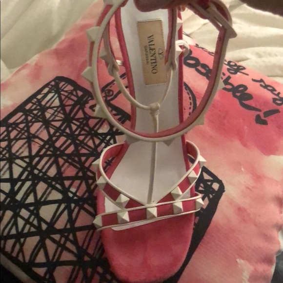 Valentino Garavani Shoes - 🎀⚪️Valentino rockstud sandals